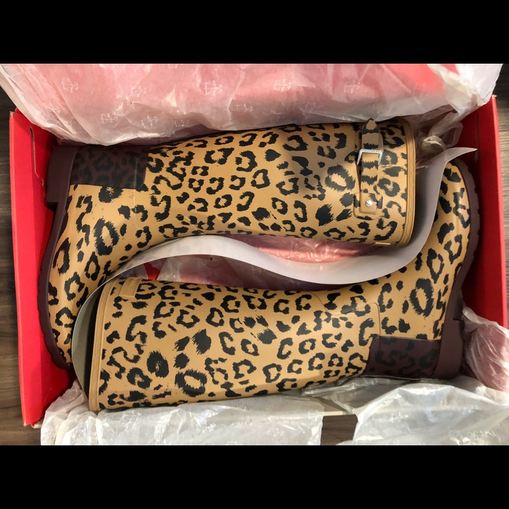 New In Box Tall Hunter Leopard Rain Boots